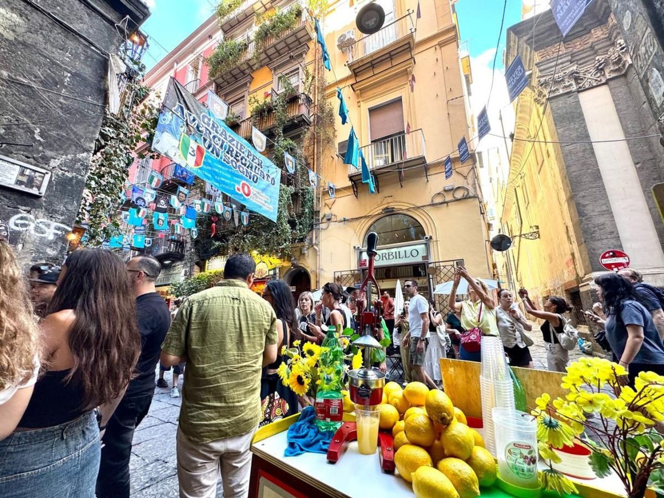 4 bedrooms Apartment in Naples, Italy No. 340027