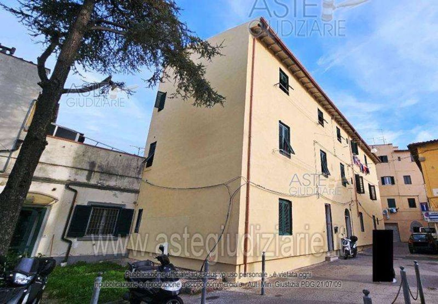 5 rooms Apartment in Livorno, Italy No. 50945