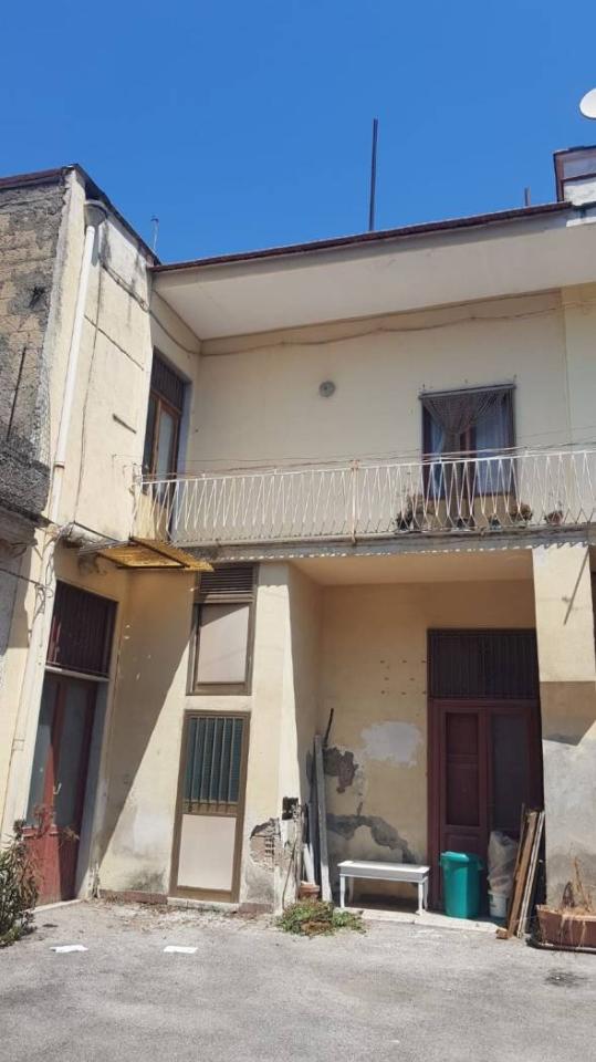 5 rooms House in Cimitile, Italy No. 23893