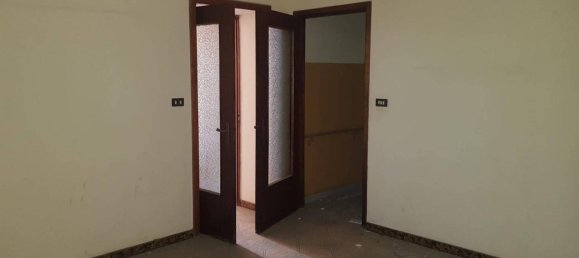 5 rooms House in Cimitile, Italy No. 23893 5