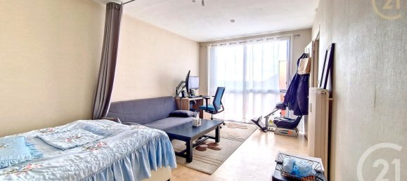 Estudio en Troyes, France No. 99333 3