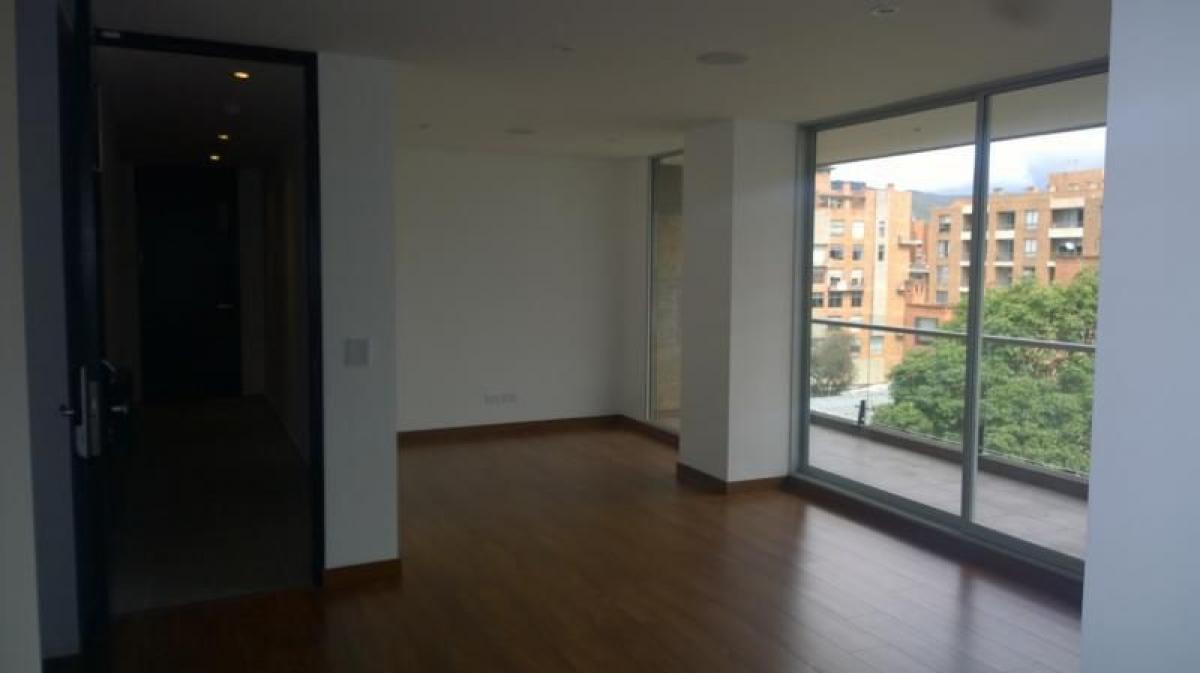 Casa de 3 dormitorios en Bogotá, Colombia No. 13273