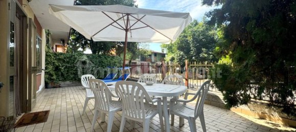 4 bedrooms House in Verona, Italy No. 370400 4