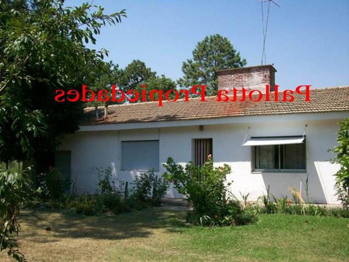 Casa de 2 dormitorios en Escobar, Argentina No. 8014