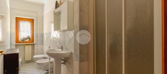 4 rooms Apartment in L'Aquila, Italy No. 15083 20