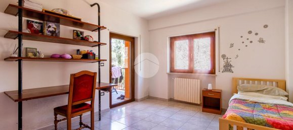 4 rooms Apartment in L'Aquila, Italy No. 15083 7