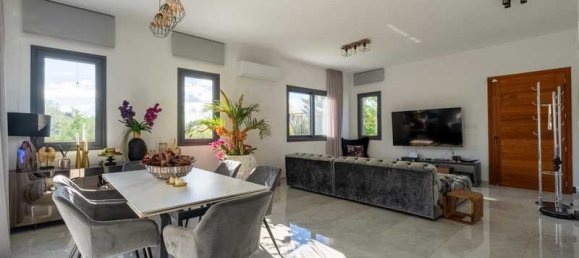 5 bedrooms Villa in Germasogeia, Cyprus No. 17687 4