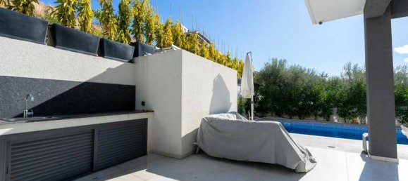 5 bedrooms Villa in Germasogeia, Cyprus No. 17687 2