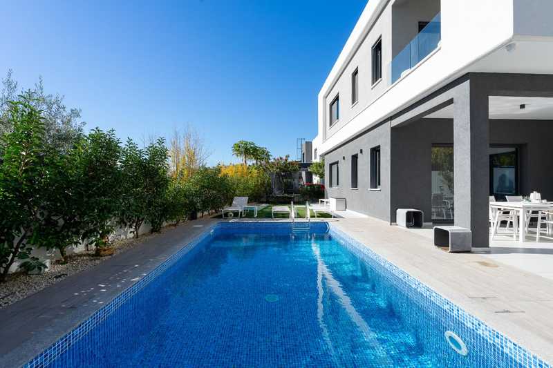 5 bedrooms Villa in Germasogeia, Cyprus No. 17687