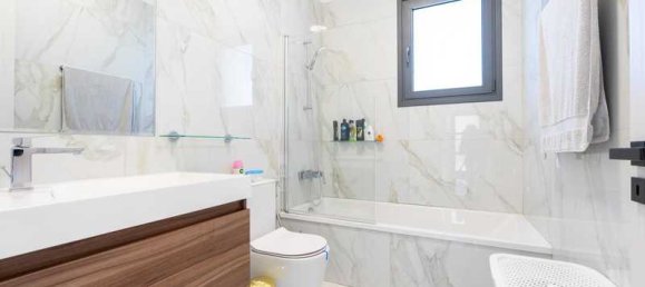 5 bedrooms Villa in Germasogeia, Cyprus No. 17687 12