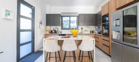 5 bedrooms Villa in Germasogeia, Cyprus No. 17687 7