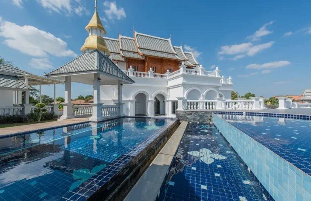 Villa de 3 dormitorios en Bang Lamung, Thailand No. 19701