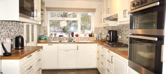 3 bedrooms House in Chatham, United Kingdom No. 10772 30