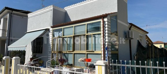 2 bedrooms House in Tresignana, Italy No. 348834 3