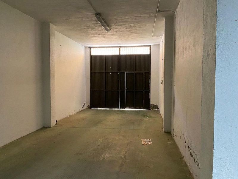 299m² Commercial property in Granada, Spain No. 221082