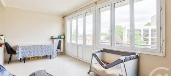 3 Schlafzimmer Wohnung in La Courneuve, France, Nr. 313689 2
