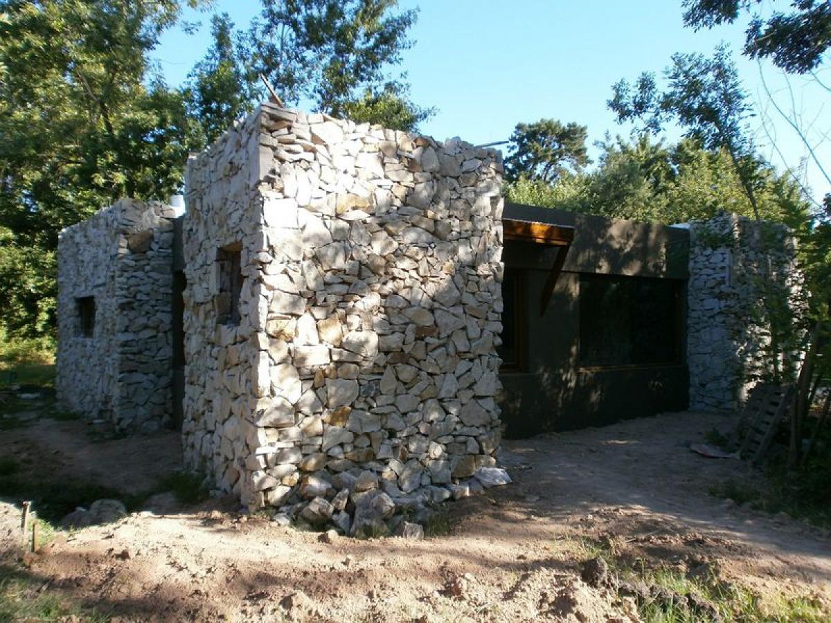 Studio in Presidente Peron, Argentina No. 99403