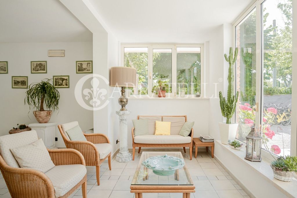 18 bedrooms Hotel in Forte dei Marmi, Italy No. 210031