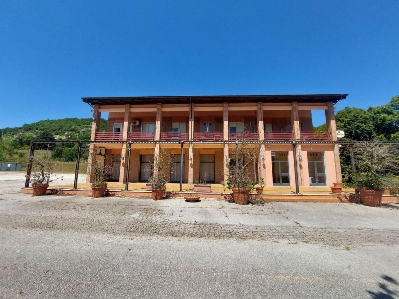 1100m² Building in Foligno, Italy No. 372467