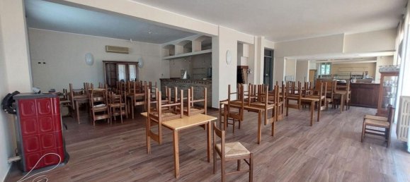 1100m² Building in Foligno, Italy No. 372467 6