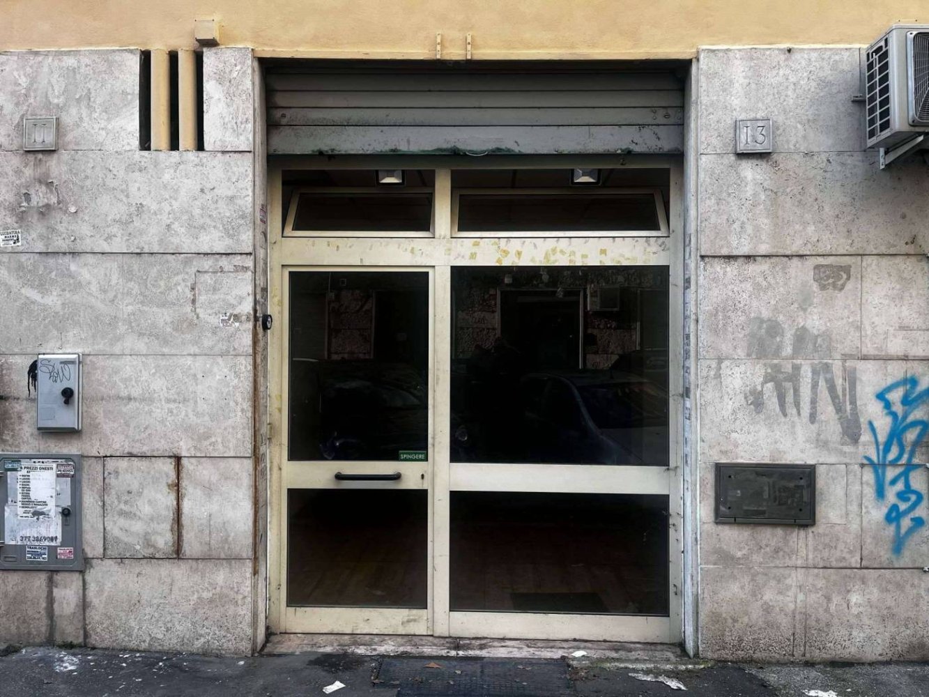 1 room Commercial property in Rome, Italy No. 201288