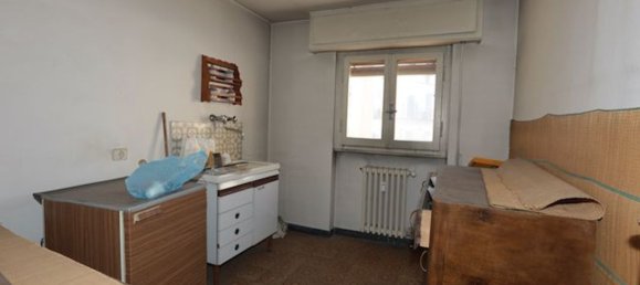 52m² Office in Florence, Italy No. 100355 2