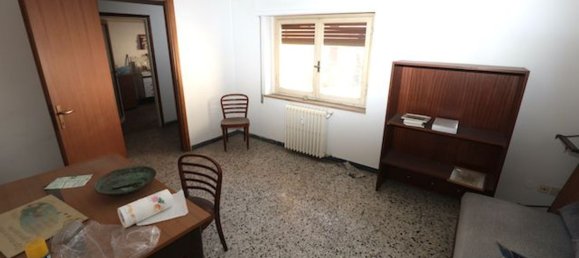 52m² Office in Florence, Italy No. 100355 7