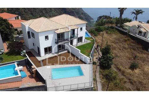 3 bedrooms House in Calheta, Portugal No. 264257