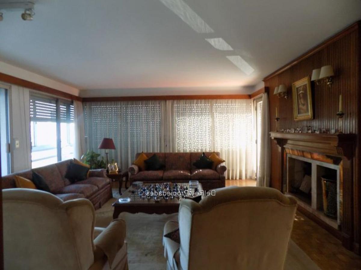 Apartamento de 3 dormitorios en Montevideo, Uruguay No. 1968
