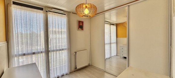 Apartamento de 3 dormitorios en Valence, France No. 341142 5