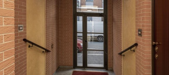 3 rooms Apartment in Turin, Italy No. 211125 3