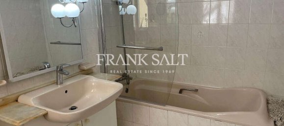 3 bedrooms Villa in Pembroke, Malta No. 7363 9