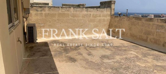 3 bedrooms Villa in Pembroke, Malta No. 7363 14