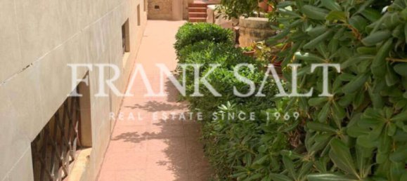 3 bedrooms Villa in Pembroke, Malta No. 7363 12