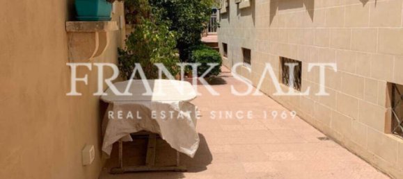 3 bedrooms Villa in Pembroke, Malta No. 7363 10