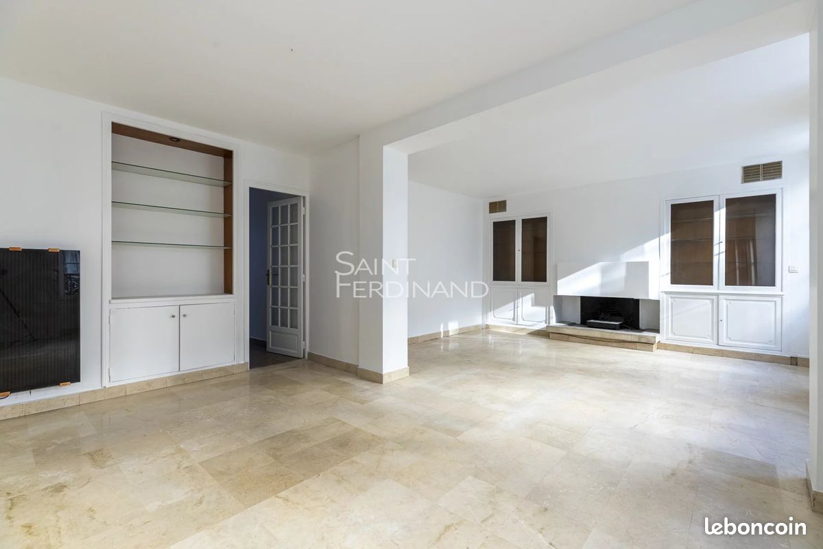 Квартира с 3 спальнями в Париж, Франция № 334980