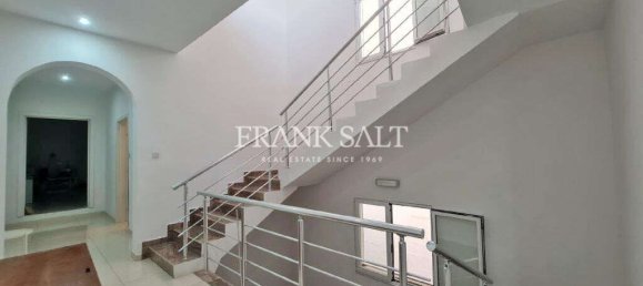 Maisonette de 4 dormitorios en Santa Venera, Malta No. 2189 3