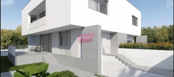 4 bedrooms House in Castelo da Maia, Portugal No. 48051 3
