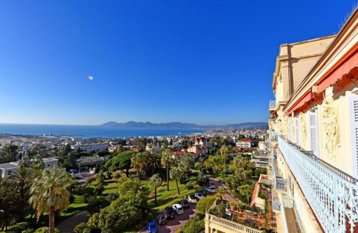 3 bedrooms Apartment in Cannes, France No. 2864