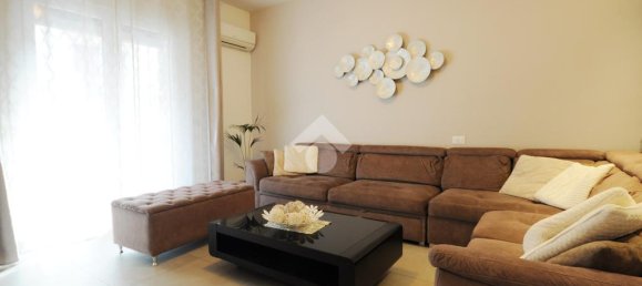3 bedrooms Apartment in Prato, Italy No. 272077 2