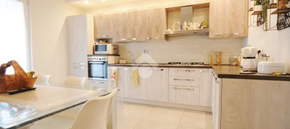 3 bedrooms Apartment in Prato, Italy No. 272077 6