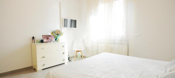 3 bedrooms Apartment in Prato, Italy No. 272077 12