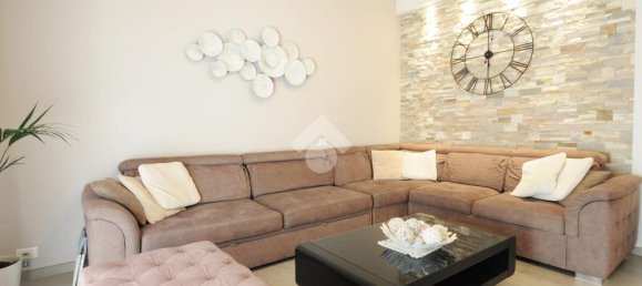 3 bedrooms Apartment in Prato, Italy No. 272077 3