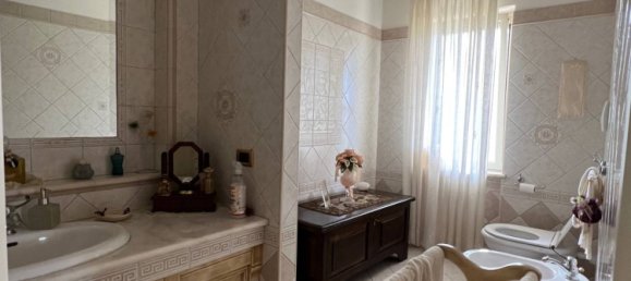 4 Schlafzimmer Haus in Fondi, Italy, Nr. 229761 17