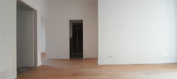 3 rooms Apartment in Florence, Italy No. 10797 2