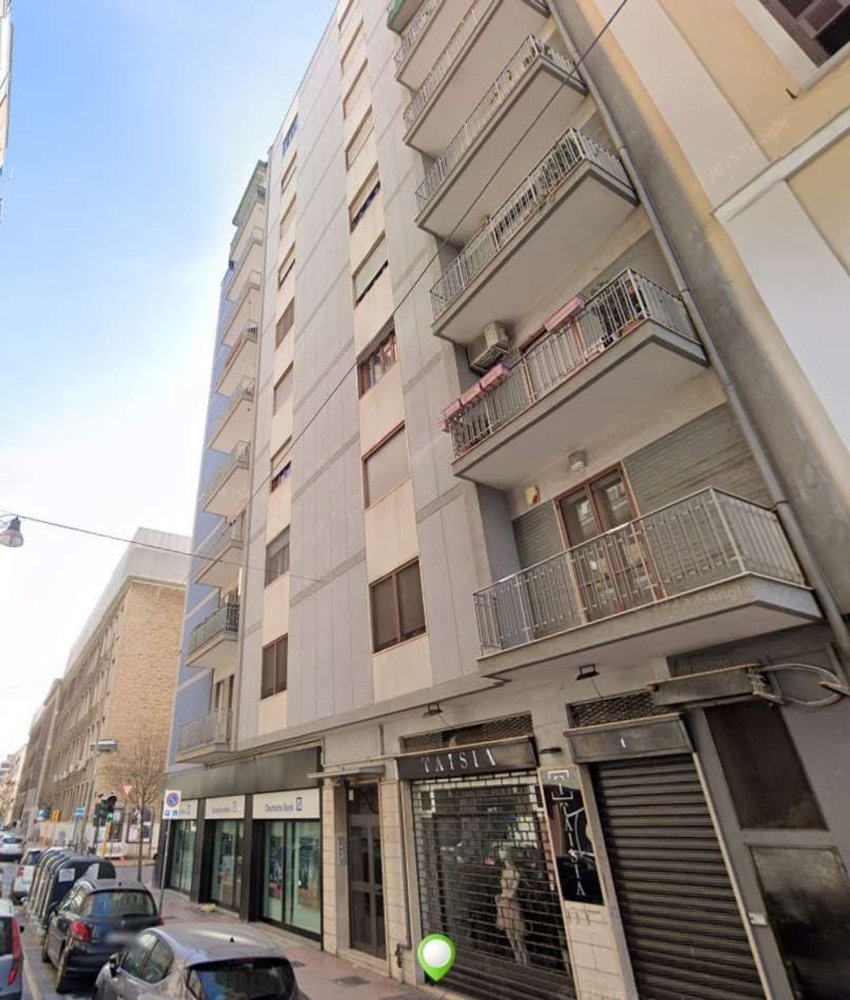 10 rooms Apartment in Taranto, Italy No. 283943