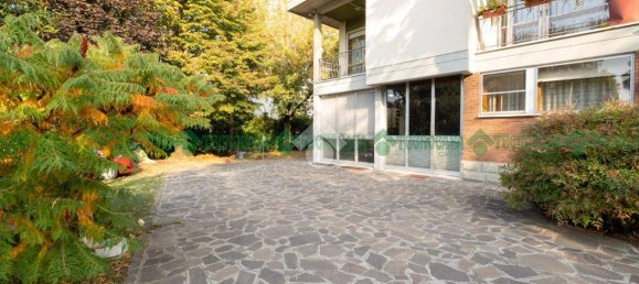 4 bedrooms Villa in Castelfranco Emilia, Italy No. 209044 2