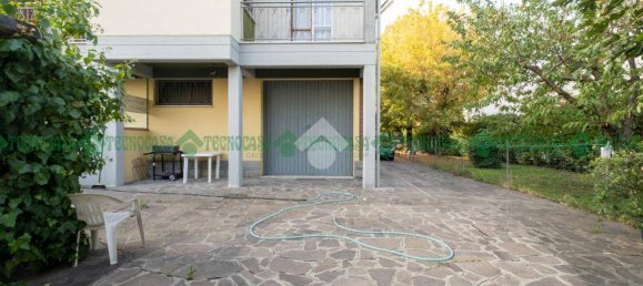 4 bedrooms Villa in Castelfranco Emilia, Italy No. 209044 3
