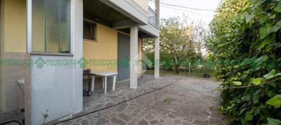 4 bedrooms Villa in Castelfranco Emilia, Italy No. 209044 9