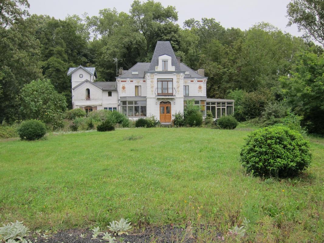 4 bedrooms Hotel in Saint-Amand-les-Eaux, France No. 43748